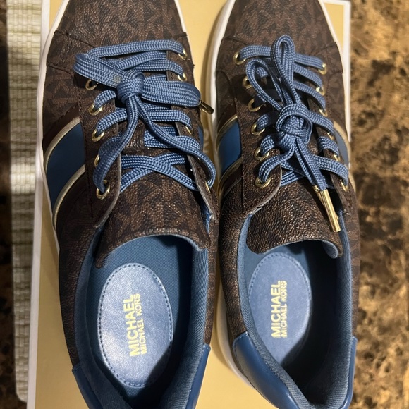 Michael Kors Sneakers size 7.5 - Picture 3 of 6